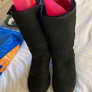 UGG tall black boots size 10. In very good condition!